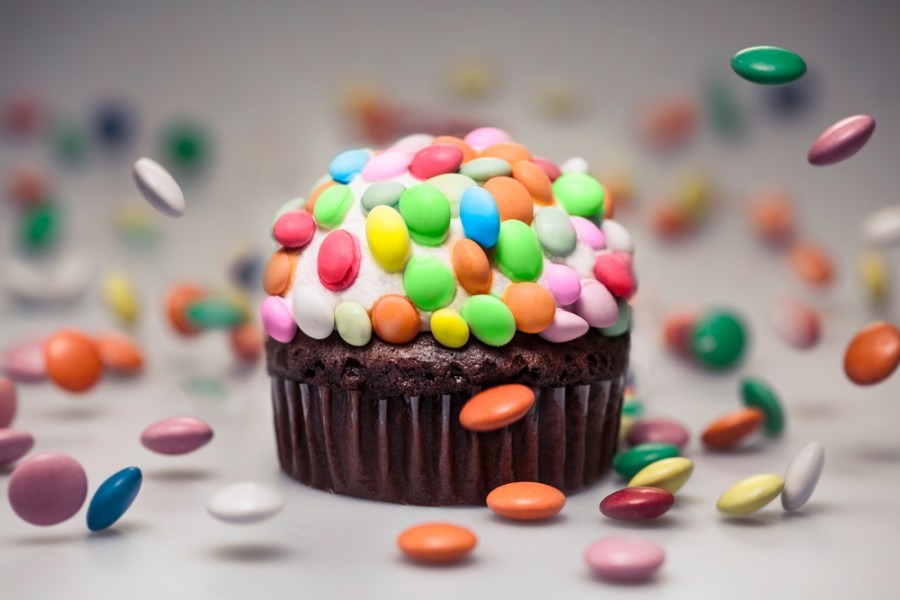 Comment mettre des Smarties sur un gâteau ?