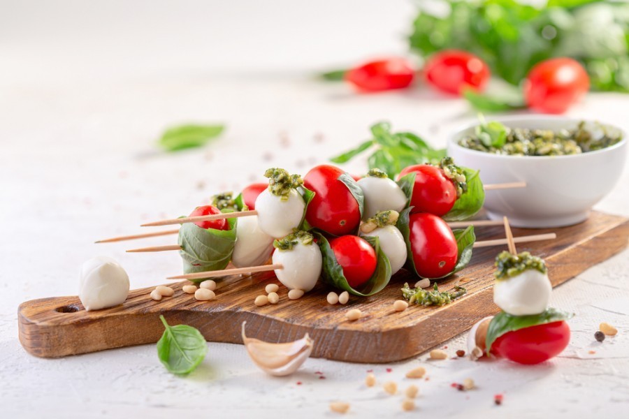 Quelle est la recette de brochettes tomate cerise fromage ?