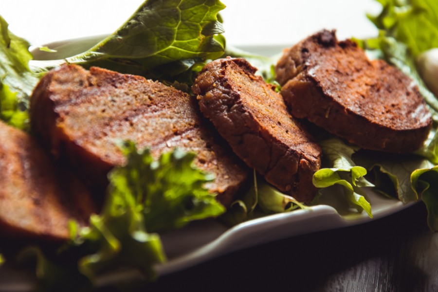 Découvrez le rôti de seitan : une alternative végétale savoureuse